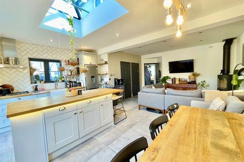 undefined, Edinburgh Avenue, Leigh-on-Sea, Essex, SS9