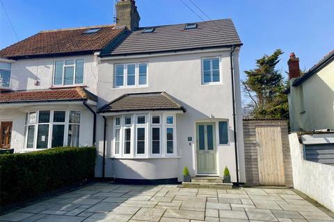 4 bedroom semi-detached house for sale, Edinburgh Avenue, Leigh-on-Sea, Essex, SS9
