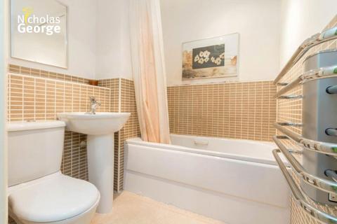 3 bedroom flat to rent, Trinity Court, The Academy, Moseley, B13 9HW