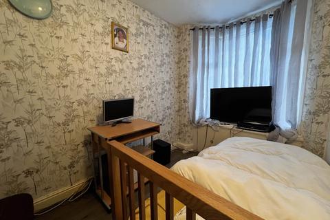undefined, Ivy Road, Luton LU1