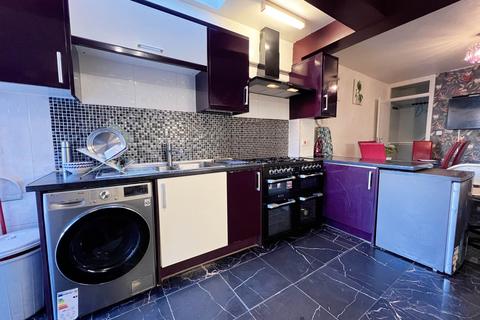 undefined, Ivy Road, Luton LU1