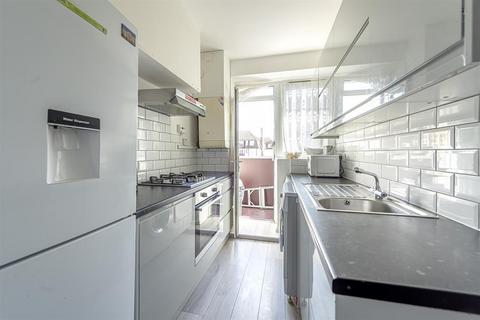 2 bedroom flat to rent, Battersby Road, London, SE6 1SB