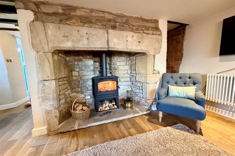 3 bedroom cottage for sale, High Street, Kippax, Leeds