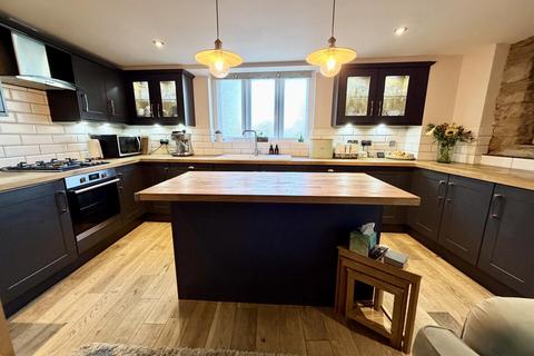3 bedroom cottage for sale, High Street, Kippax, Leeds
