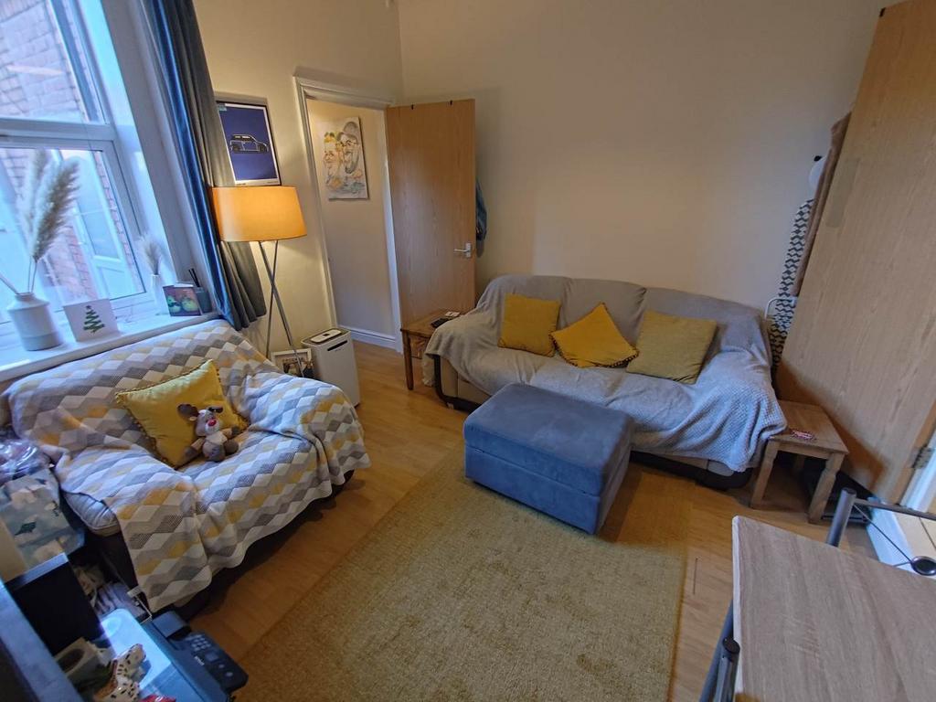 Living room (2)