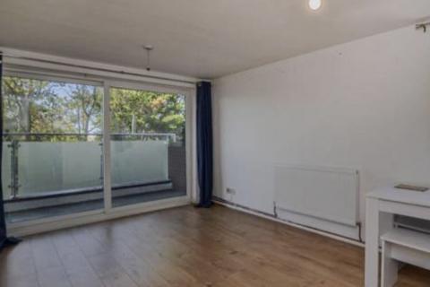 2 bedroom flat to rent, Fairview Court, Linksway, London, NW4