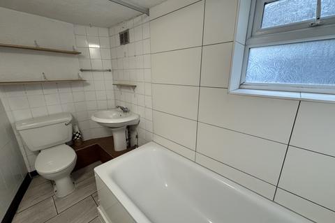 1 bedroom flat to rent, Stoke Newington High Street, London N16