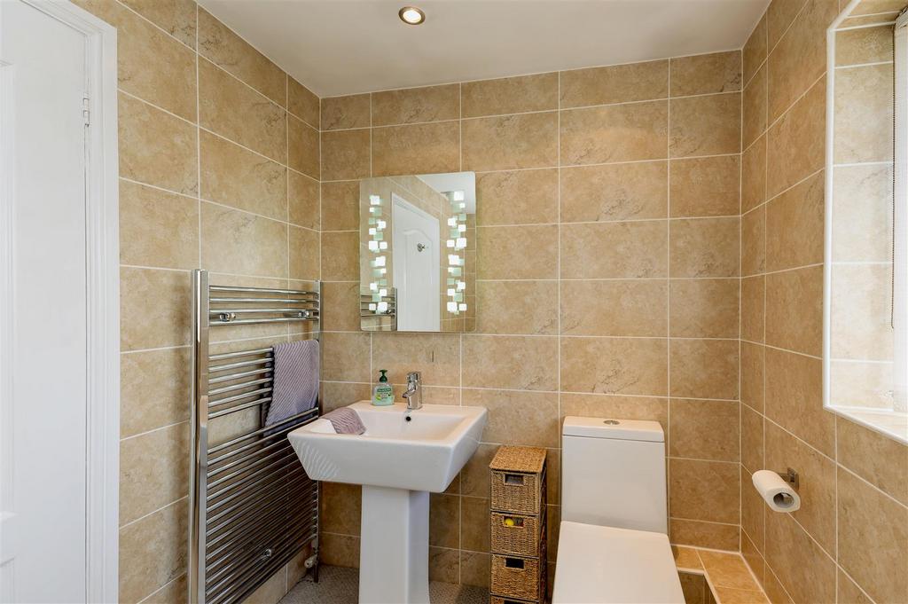 Family bathroom 1.1 SAPL8509-CR3-20250328-Dx O Deep