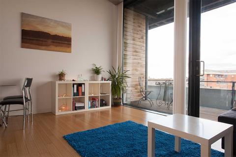 2 bedroom flat to rent, Woodfield Road, Altrincham, Cheshire, WA14