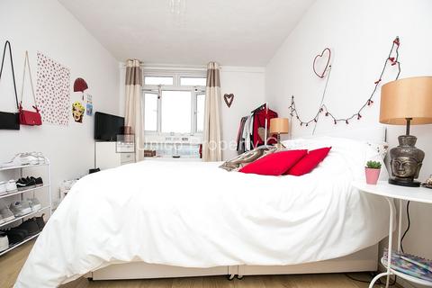 2 bedroom flat to rent, Diss Street, London E2