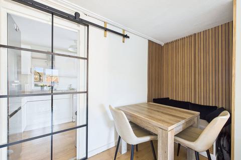 2 bedroom flat for sale, Ecclesden Grove Hill, Brighton, BN2 9NG