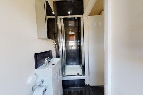 Studio to rent, Ash Grove