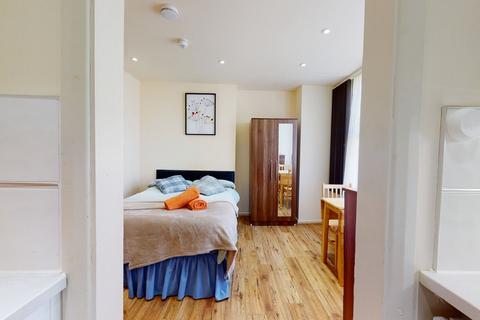 Studio to rent, Ash Grove