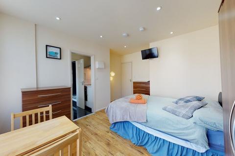 Studio to rent, Ash Grove