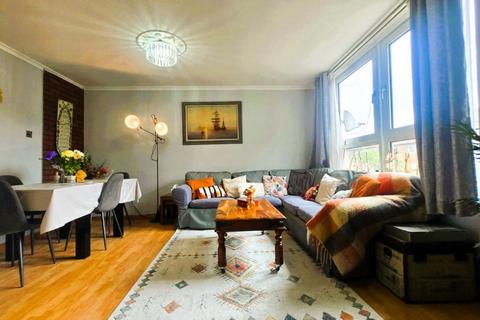 3 bedroom maisonette for sale, Morse Close, London, E13 0HJ