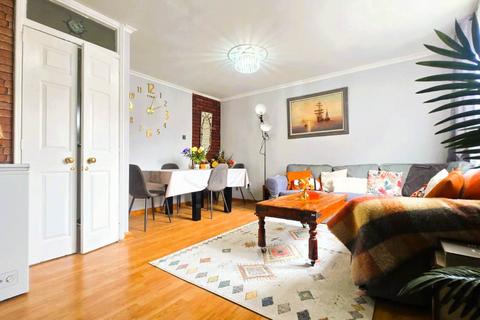 3 bedroom maisonette for sale, Morse Close, London, E13 0HJ