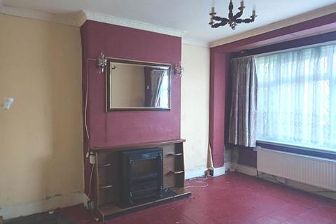 1 bedroom flat for sale, Gainsborough Avenue, Manor Park, E12 6JN