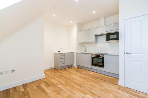 1 bedroom flat to rent, Brassey House, New Zealand Avenue, Walton-on-Thames, KT12