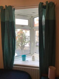 1 bedroom in a house share to rent, Mitcham CR4