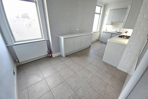 2 bedroom apartment to rent, West Road, Westcliff on sea, Westcliff on sea,