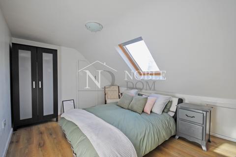 undefined, Conway Rd, Hounslow, TW4