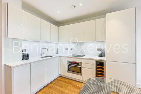Studio to rent, Bach House, Nine Elms SW8