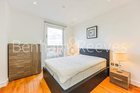 Studio to rent, Bach House, Nine Elms SW8