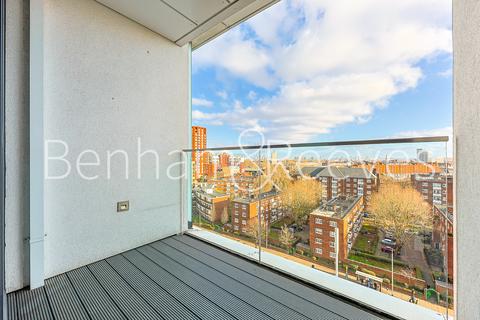 Studio to rent, Bach House, Nine Elms SW8