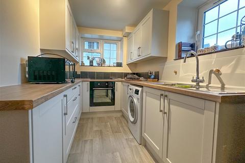 3 bedroom flat to rent, Warfleet Creek Road, Dartmouth