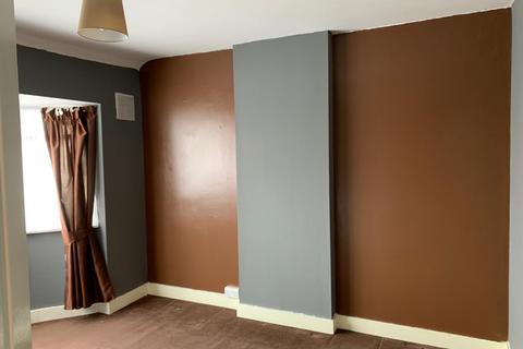 3 bedroom semi-detached house to rent, Somerset Avenue