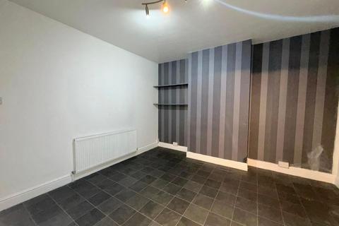 3 bedroom semi-detached house to rent, Somerset Avenue