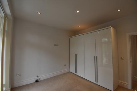 2 bedroom flat to rent, The Broadway, Woodford Green IG8