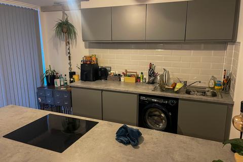 2 bedroom flat for sale, Bridge Road, Woolston WA1