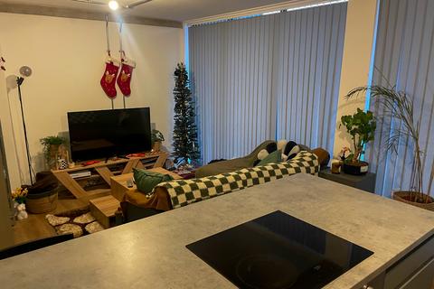 2 bedroom flat for sale, Bridge Road, Woolston WA1