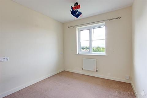 3 bedroom end of terrace house to rent, Lincoln Way, Chesterfield S42