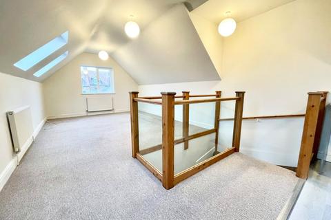 2 bedroom flat to rent, Westcliff Road, Margate, Kent, CT9