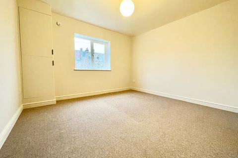 2 bedroom flat to rent, Westcliff Road, Margate, Kent, CT9