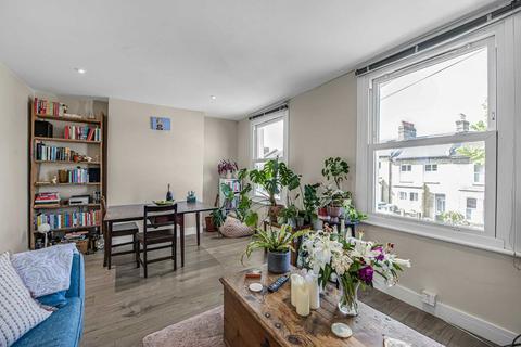 3 bedroom flat to rent, Crawthew Grove, London SE22