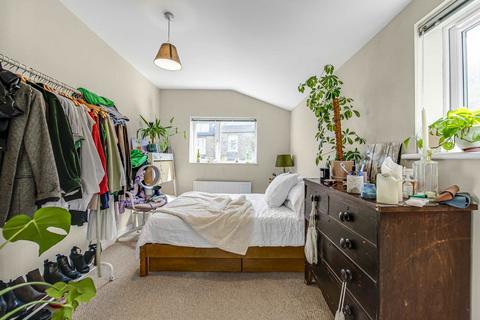 3 bedroom flat to rent, Crawthew Grove, London SE22