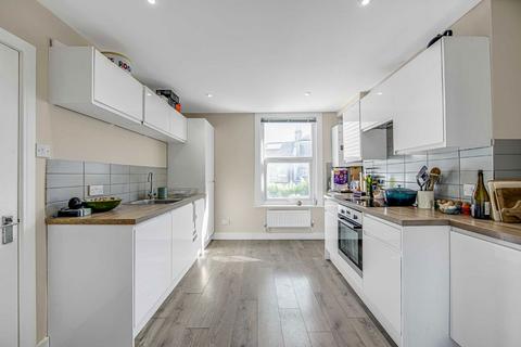 3 bedroom flat to rent, Crawthew Grove, London SE22