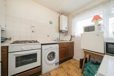 3 bedroom flat for sale, Nelson Gardens, London E2