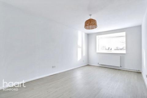 1 bedroom flat for sale, Braithwaite Avenue, Romford