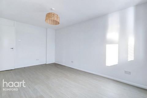 Braithwaite Avenue, Romford, RM7 0DS
