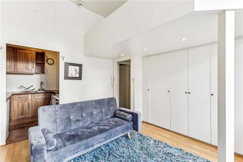 Studio to rent, Sinclair Road, London W14
