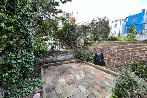 5 bedroom terraced house to rent, Blaker Street, Brighton, BN2 OJJ