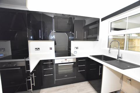 3 bedroom semi-detached house to rent, Worthing Mews, CO15