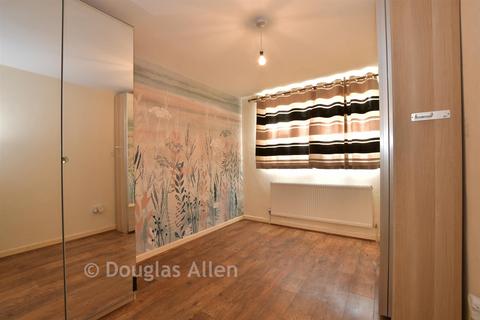 2 bedroom ground floor maisonette for sale, The Holt, Ilford, Essex