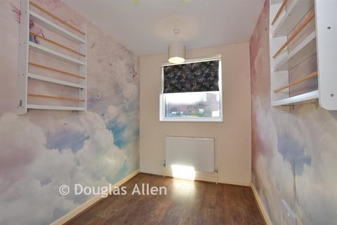 2 bedroom ground floor maisonette for sale, The Holt, Ilford, Essex