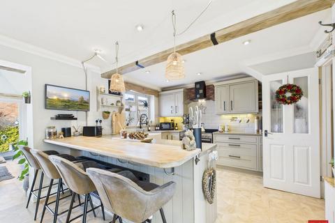3 bedroom detached house for sale, Bramble Lawn, Gloucester GL4