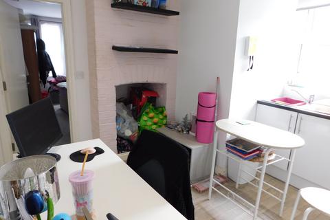 Studio to rent, Mile End Road, Colchester CO4